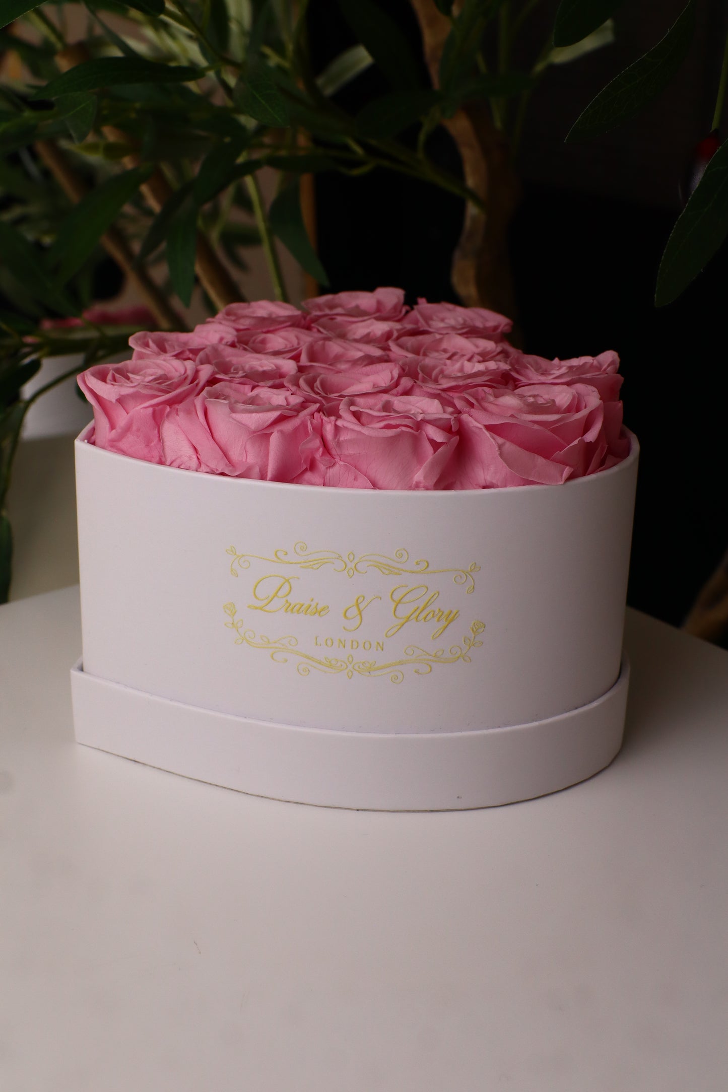 16 Pink Heart White Box